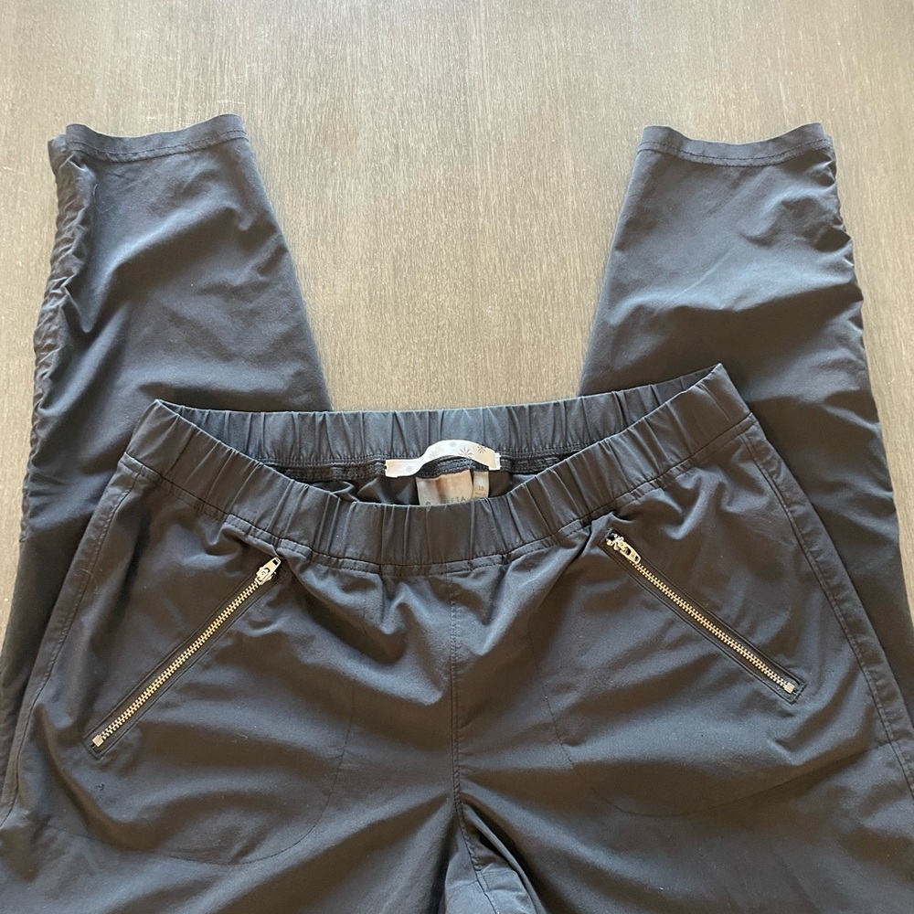 Athleta 10 black pants zipper Pockets straight leg high rise waist nylon spandex